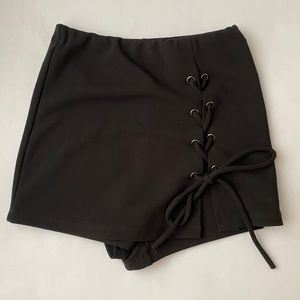 Black tied up skort